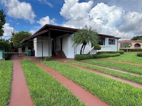 7845 SW 19th St in Miami, FL - Building Photo - Building Photo