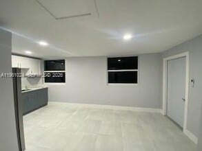 636 SE 5th Pl in Hialeah, FL - Building Photo - Building Photo