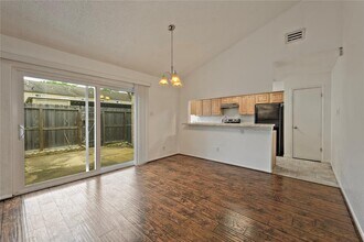 6493 Alisa Ln in Houston, TX - Building Photo - Building Photo