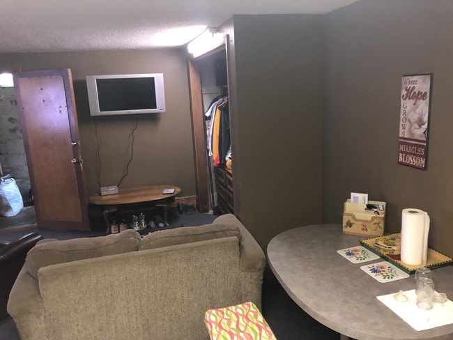 7061 Hwy 71 NE, Unit 2