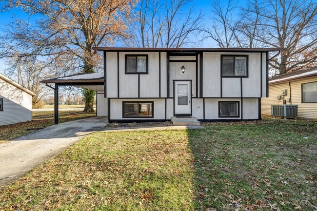 11 Carriage Lane in Glen Carbon, IL - Building Photo - Building Photo