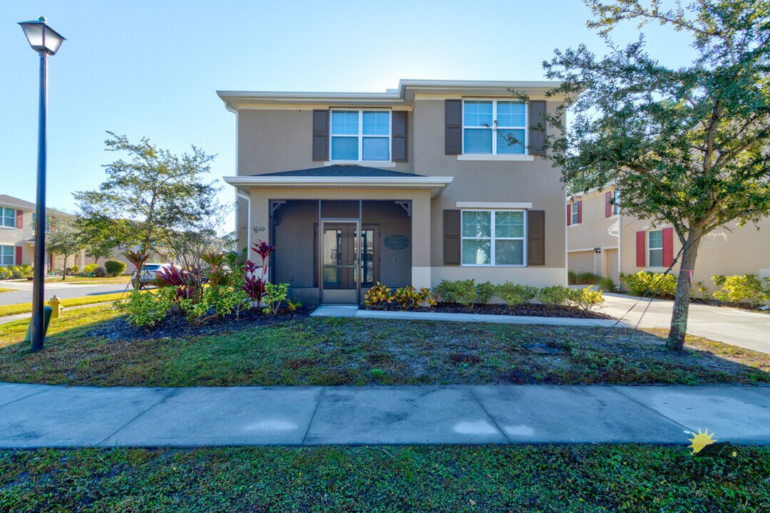 1660 Pham Dr in Port Orange, FL - Foto de edificio