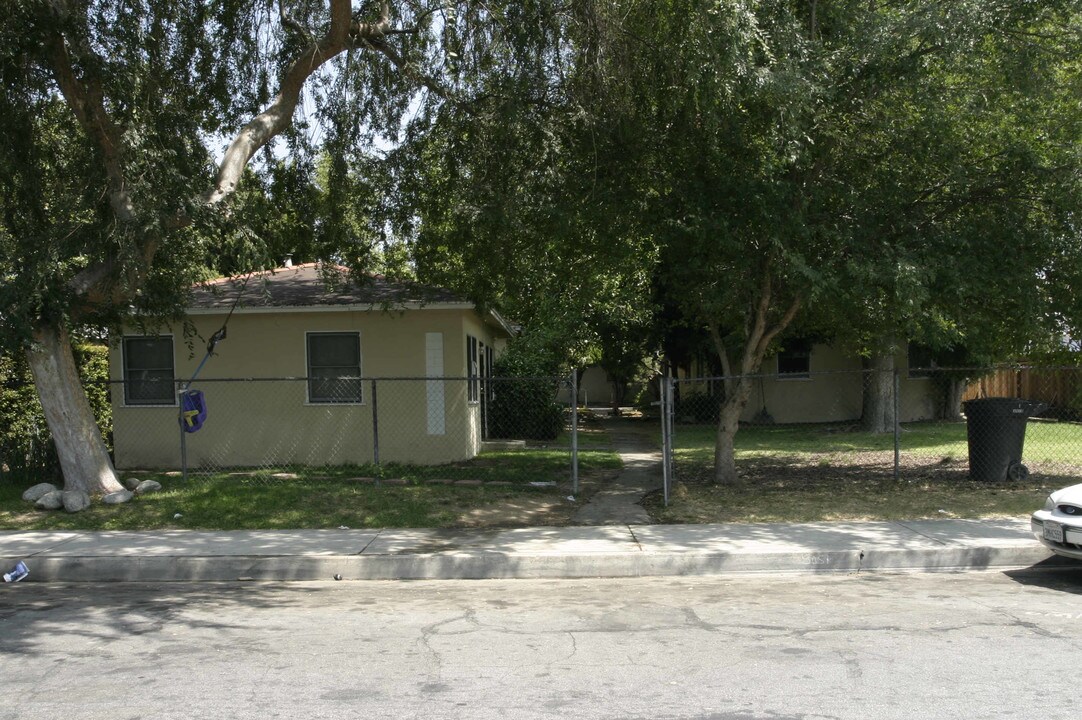 143 W Cherry Ave in Monrovia, CA - Foto de edificio