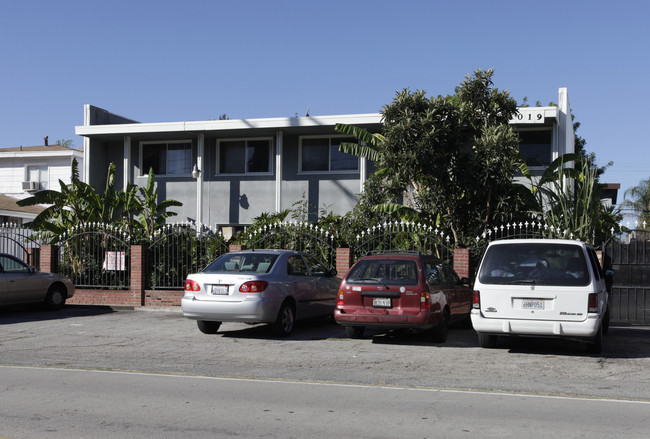 6019 Cahuenga Blvd in North Hollywood, CA - Foto de edificio - Building Photo