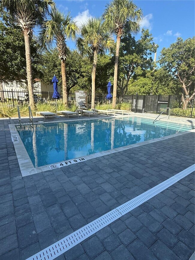 5145 SW 37th St in Pembroke Park, FL - Building Photo - Building Photo