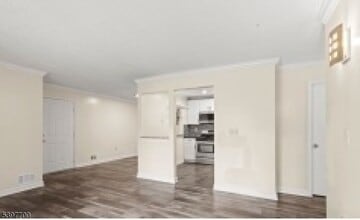 24 Amberly Ct in Franklin Township, NJ - Building Photo - Building Photo