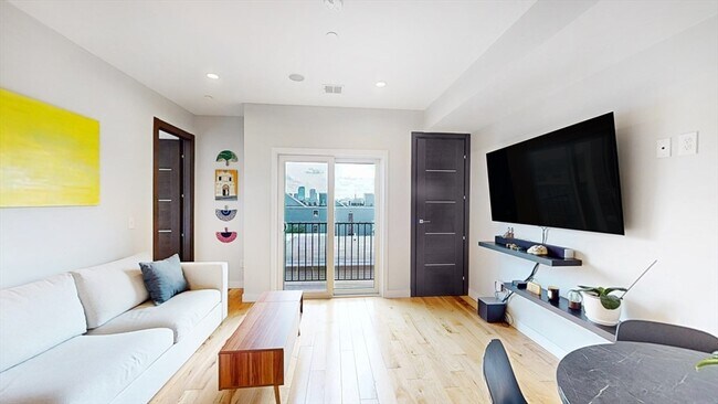 39 Lexington St, Unit 8 in Boston, MA - Building Photo - Building Photo