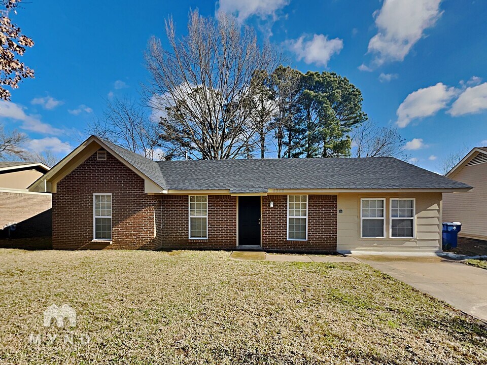 6340 Yorkshire Cove in Horn Lake, MS - Building Photo