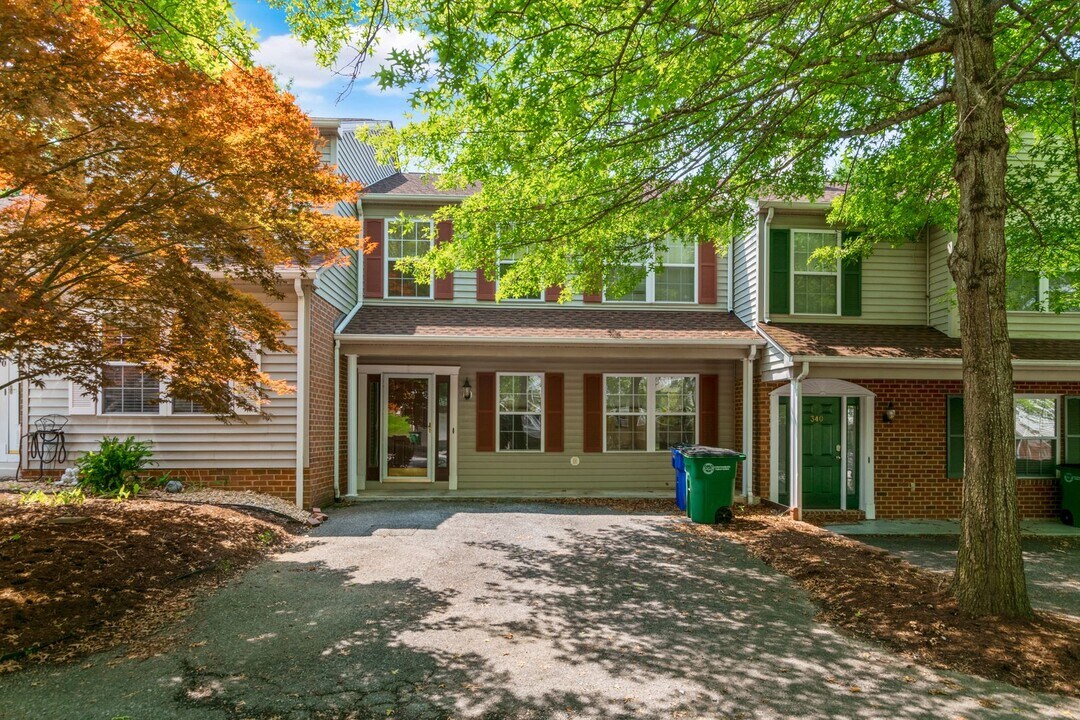 330 Silver Leaf Dr NW in Christiansburg, VA - Building Photo