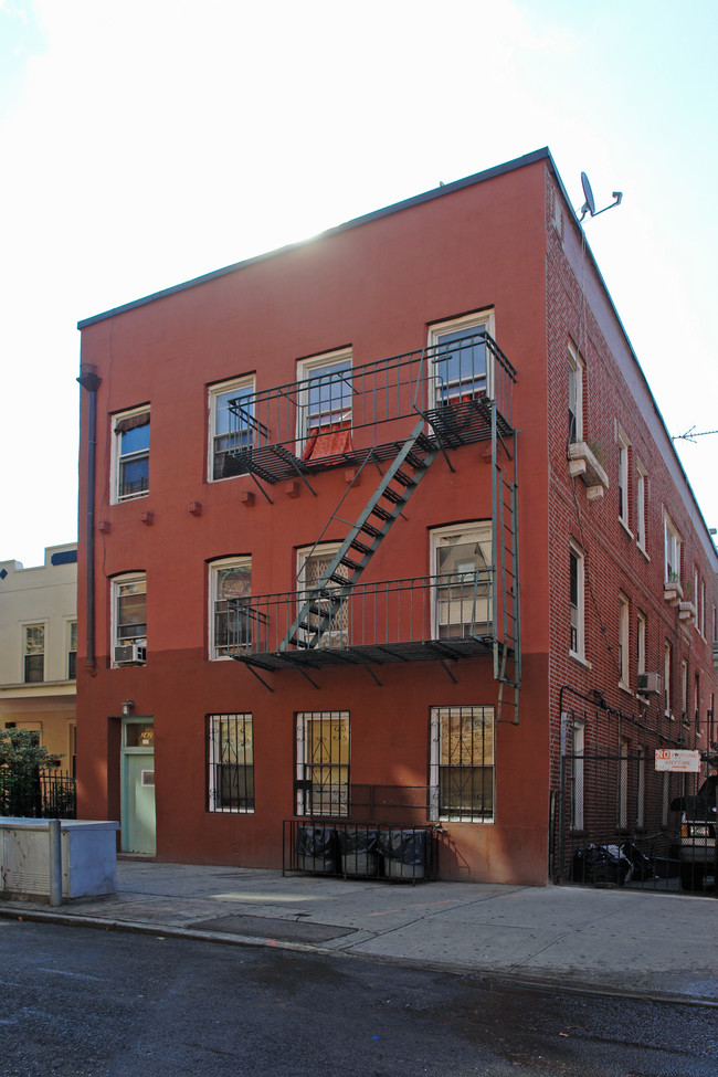 282 E 205th St in Bronx, NY - Building Photo - Building Photo