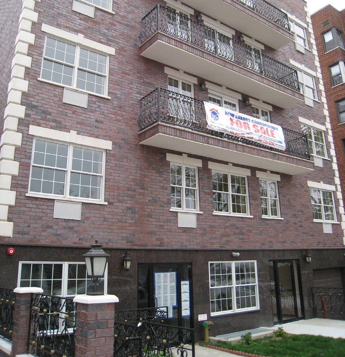 10825-10827 63rd Ave in Forest Hills, NY - Building Photo