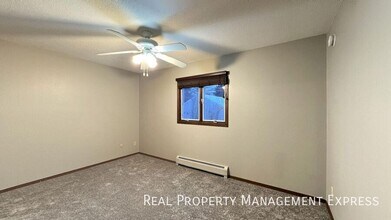 Spacious 1 Bedroom Apartment in Sioux Falls, SD - Building Photo - Building Photo