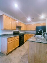 7238 Mosaic Terrace St in Las Vegas, NV - Foto de edificio - Building Photo