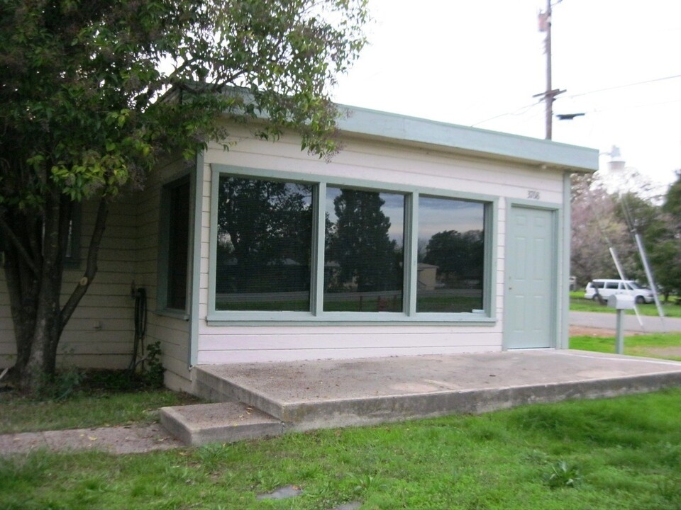 3768 Main St in Cottonwood, CA - Building Photo