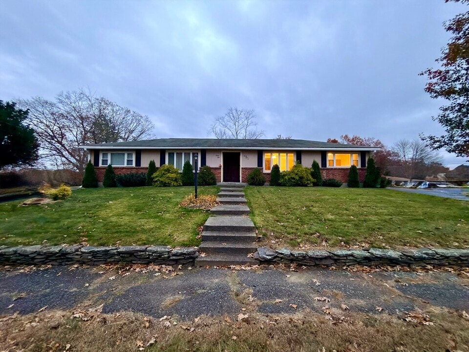 45 Kinglet Dr in Shrewsbury, MA - Building Photo