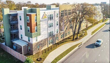 4611 N Interstate 35 Frontage Rd in Austin, TX - Building Photo - Building Photo
