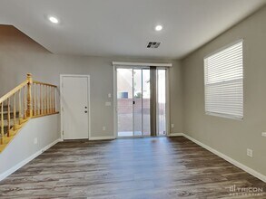 72 Japonica Ave in Las Vegas, NV - Building Photo - Building Photo