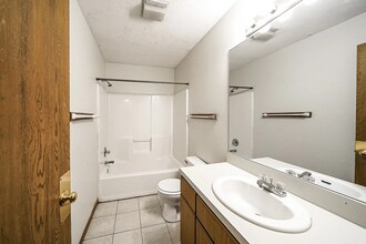 1531 Whitehall Blvd in Kent, OH - Foto de edificio - Building Photo