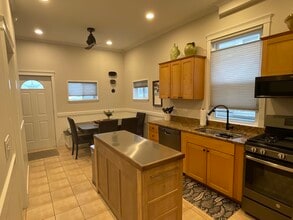 2717 N Artesian Ave, Unit 2 in Chicago, IL - Building Photo - Building Photo