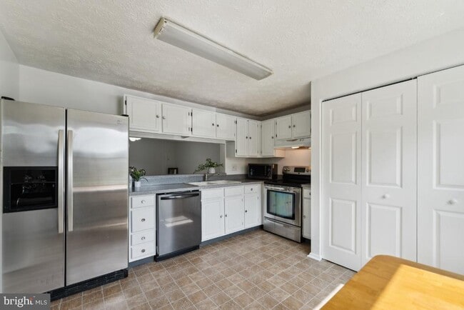 property at 5543 Hecate Ct