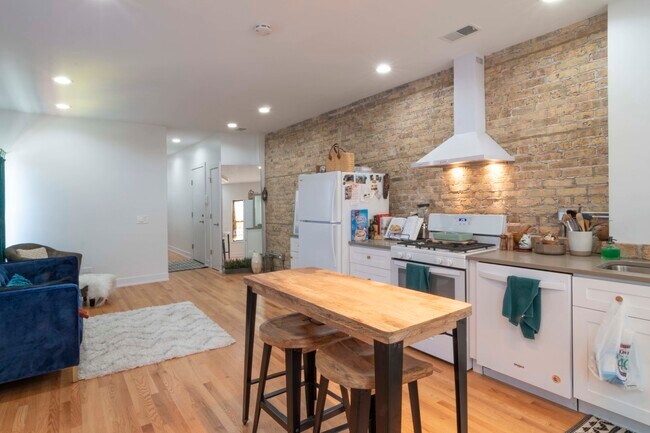 5601 W Belmont Ave in Chicago, IL - Building Photo - Building Photo