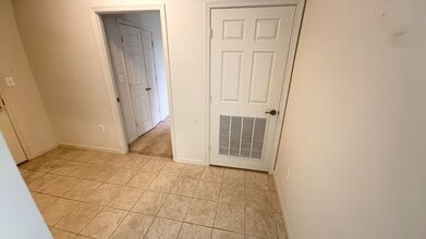19355 Cypress Ridge Terrace in Leesburg, VA - Building Photo - Building Photo