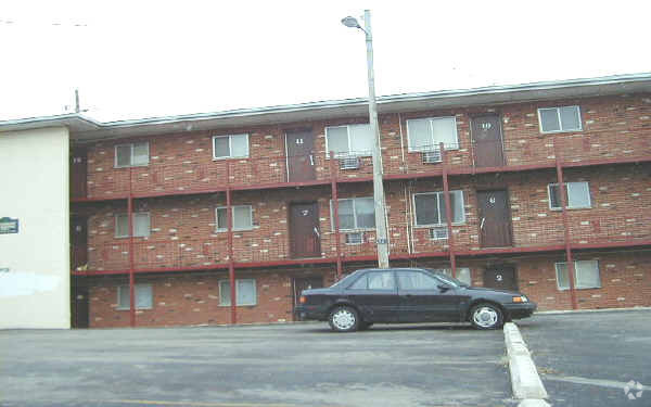 South Big Bend Apartments in Maplewood, MO - Building Photo - Building Photo