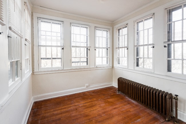 127 Seward Ave