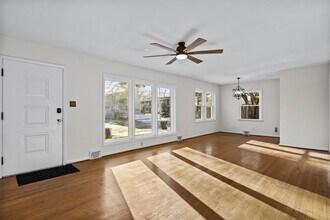 143 E Lowry Ln in Lexington, KY - Building Photo - Building Photo