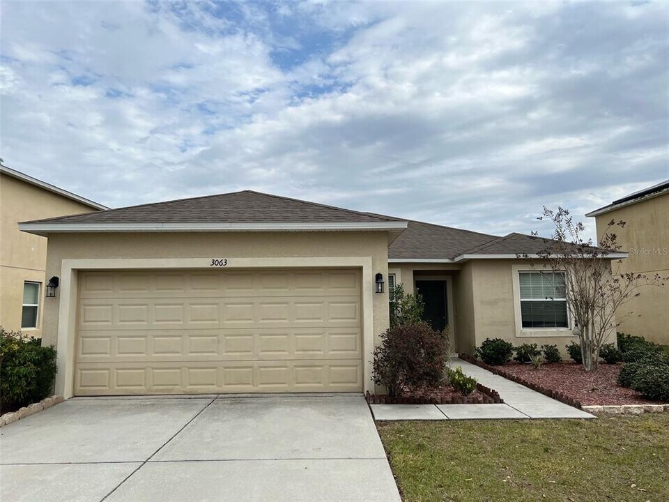 3063 Patterson Groves Dr in Haines City, FL - Building Photo