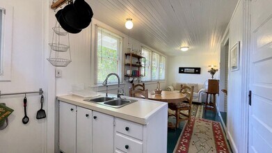 1727 Chorro St in San Luis Obispo, CA - Foto de edificio - Building Photo