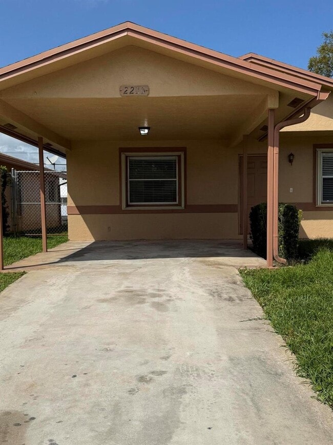 2225 Raleigh St in Hollywood, FL - Building Photo - Building Photo