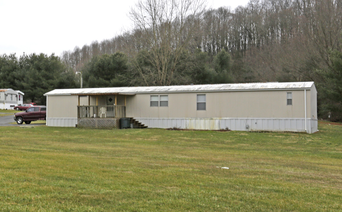 595 Highway 394 in Blountville, TN - Building Photo