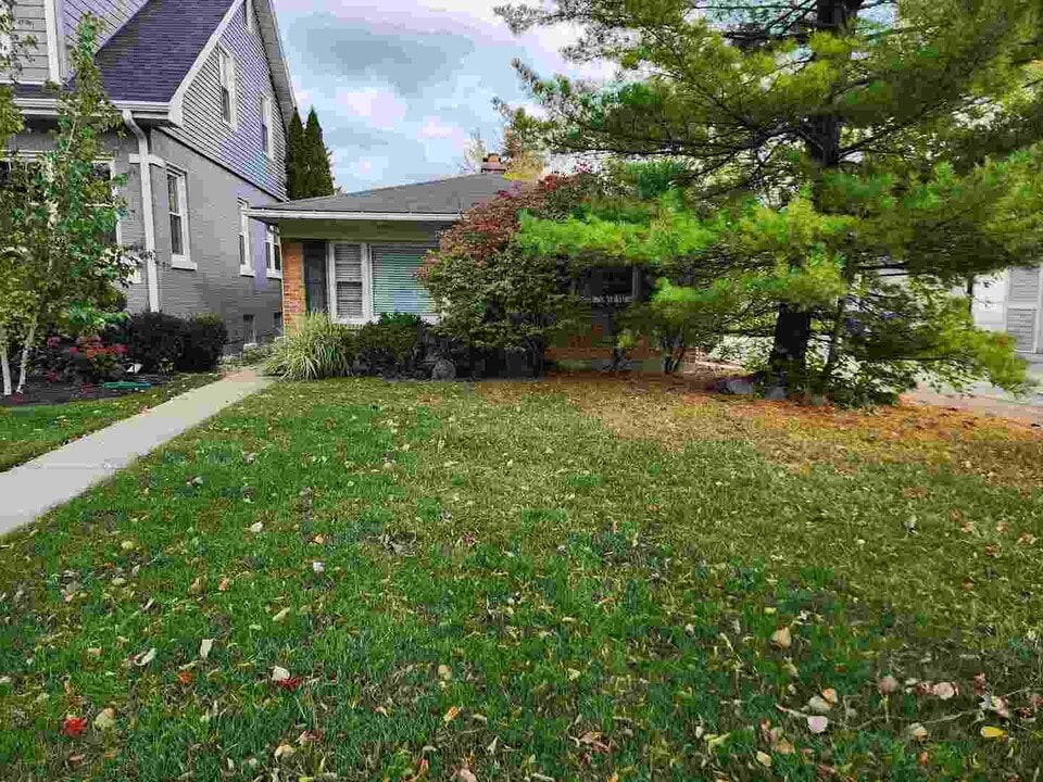 1512 Gregory Ave in Wilmette, IL - Building Photo