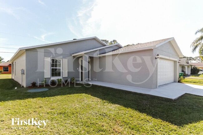 3333 SW Potts St in Port St. Lucie, FL - Building Photo - Building Photo