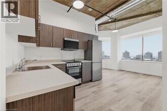 30 Duke St W in Kitchener, ON - Building Photo - Building Photo