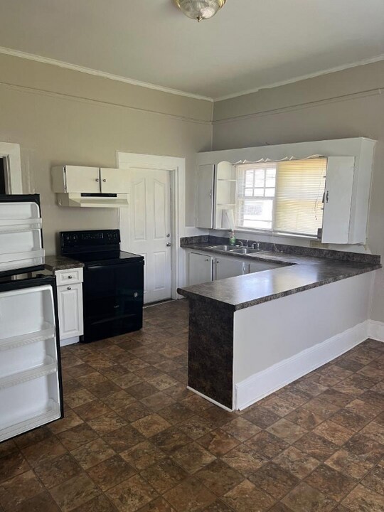 45 S Lyons St in Anderson, SC - Building Photo