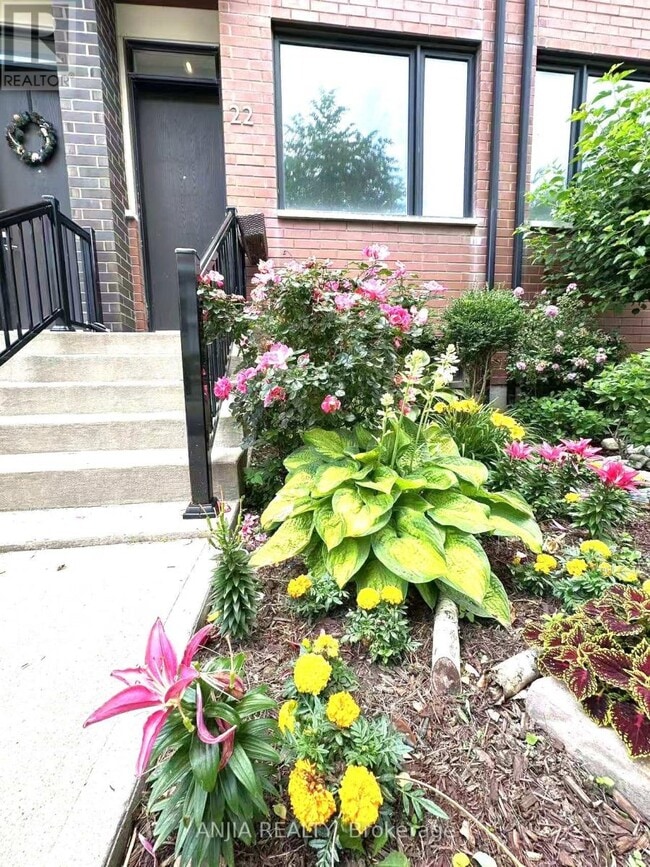 22 Frederick Tisdale Dr in Toronto, ON - Building Photo - Building Photo
