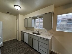 180 W 9th St in Clovis, CA - Building Photo - Building Photo