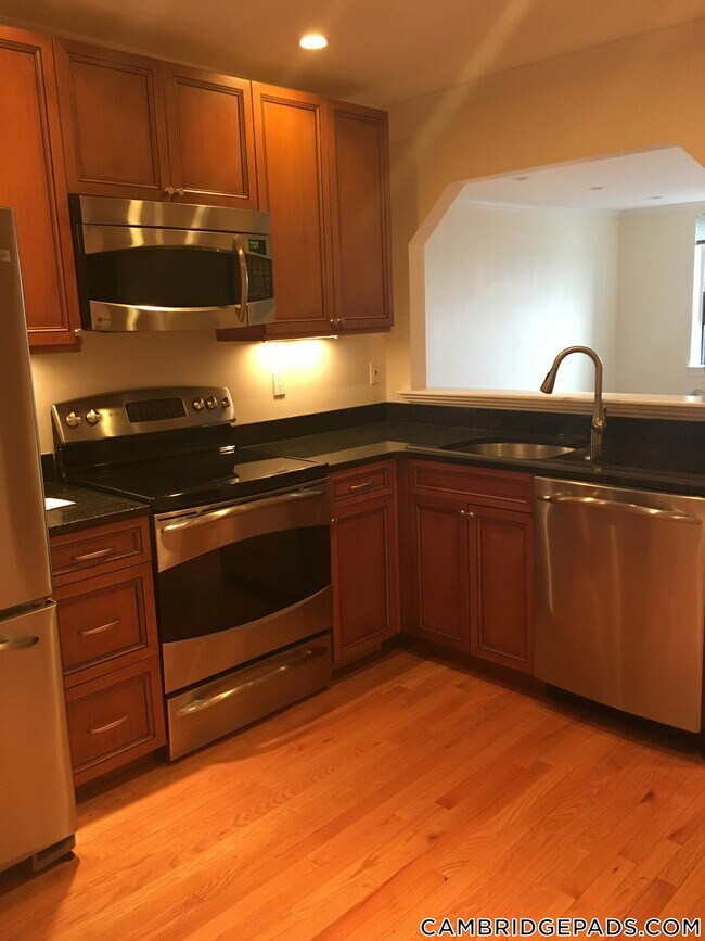 60 Brattle St in Cambridge, MA - Building Photo - Building Photo