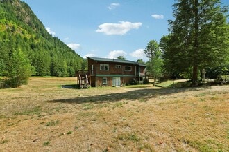 14341 WA-530 in Concrete, WA - Foto de edificio - Building Photo