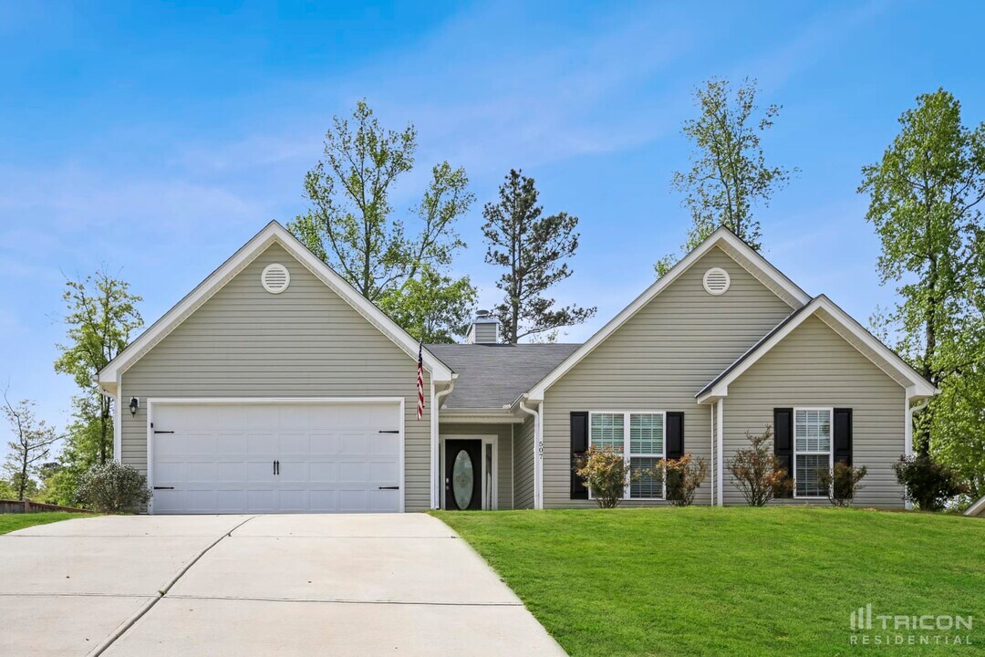 1904 Kirkland Ave in Statham, GA - Building Photo