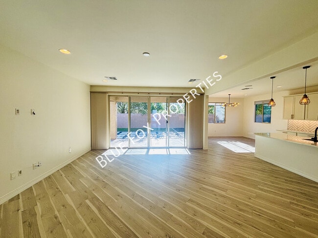 8038 N Purple Aster Pl in Tucson, AZ - Building Photo - Building Photo