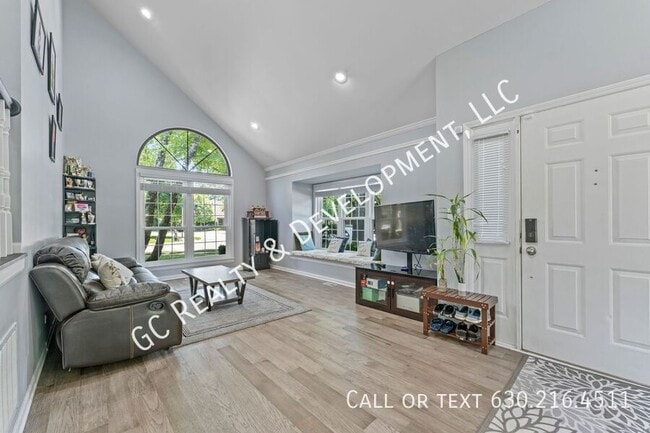 100 Chatsworth Cir in Schaumburg, IL - Building Photo - Building Photo