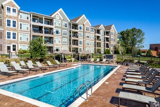 Waterside Residences on Quivira in Lenexa, KS - Foto de edificio - Building Photo