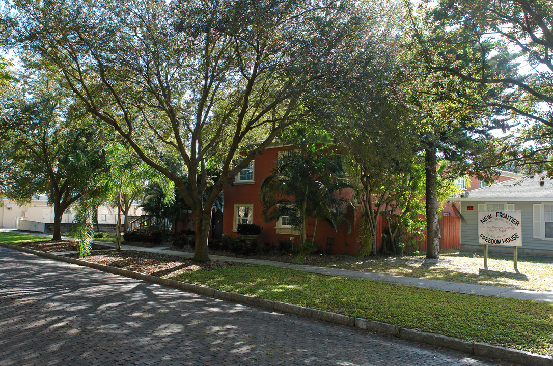 428 10th Ave S in St. Petersburg, FL - Building Photo