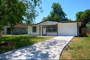 4934 Burma Rd in Houston, TX - Building Photo