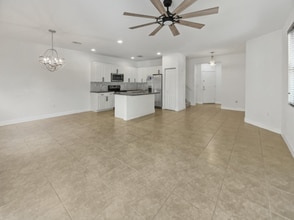 4879 NW 55th St in Tamarac, FL - Foto de edificio - Building Photo