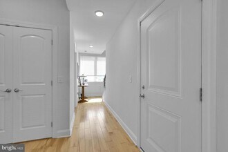 2302 Collins St in Philadelphia, PA - Building Photo - Building Photo