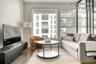 6677 Santa Monica Blvd in Los Angeles, CA - Building Photo